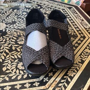 Brand new open toed woven black\white Bernie Mev Shoes size 9